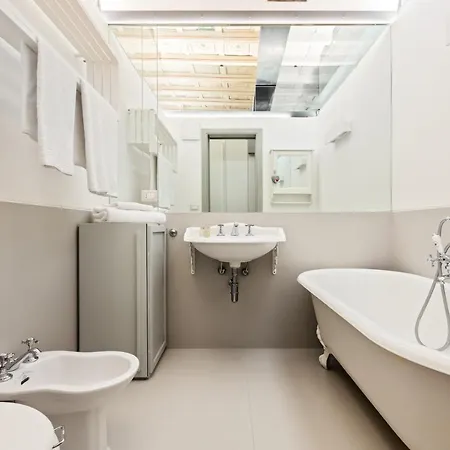 Gorgeous 3 Bed Flat Near Piazza Navona شقة روما