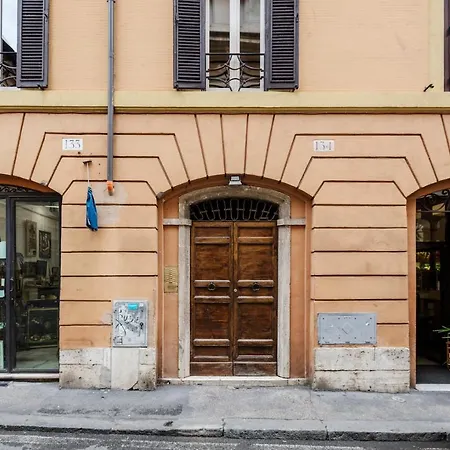 Gorgeous 3 Bed Flat Near Piazza Navona شقة روما