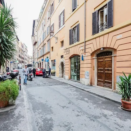 Gorgeous 3 Bed Flat Near Piazza Navona شقة