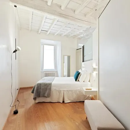 Gorgeous 3 Bed Flat Near Piazza Navona