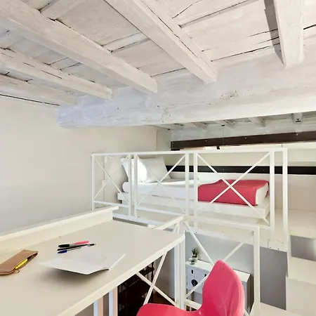Gorgeous 3 Bed Flat Near Piazza Navona شقة