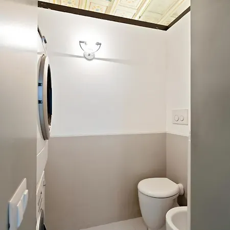 Gorgeous 3 Bed Flat Near Piazza Navona