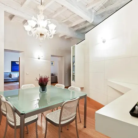 Gorgeous 3 Bed Flat Near Piazza Navona شقة