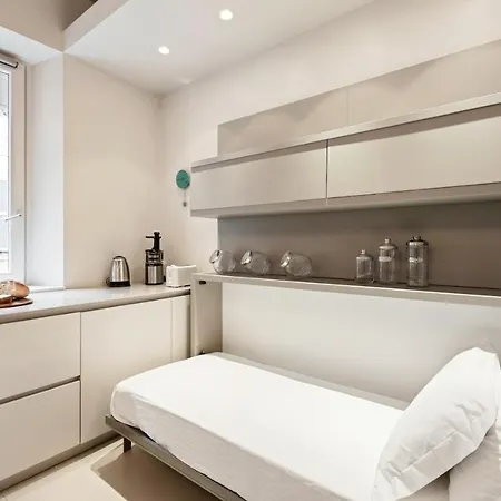 Gorgeous 3 Bed Flat Near Piazza Navona شقة *