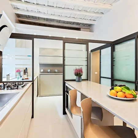 Gorgeous 3 Bed Flat Near Piazza Navona روما